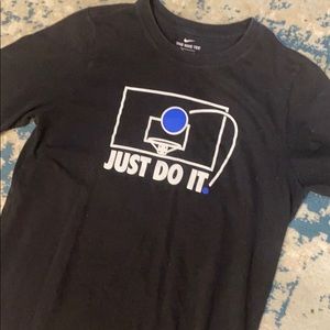 NIKE basketball “just do it” tee   EUC